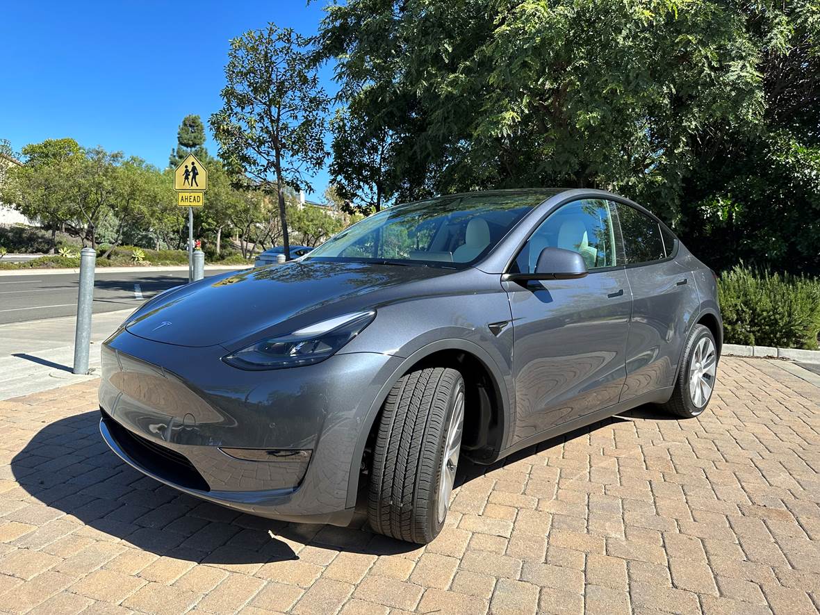2022 Tesla Model Y for sale by owner in San Diego