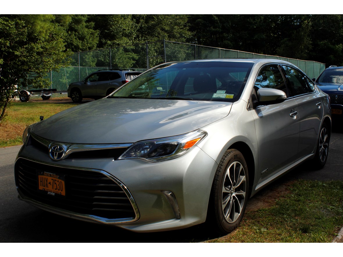 2016 Toyota Avalon Hybrid for sale by owner in New York