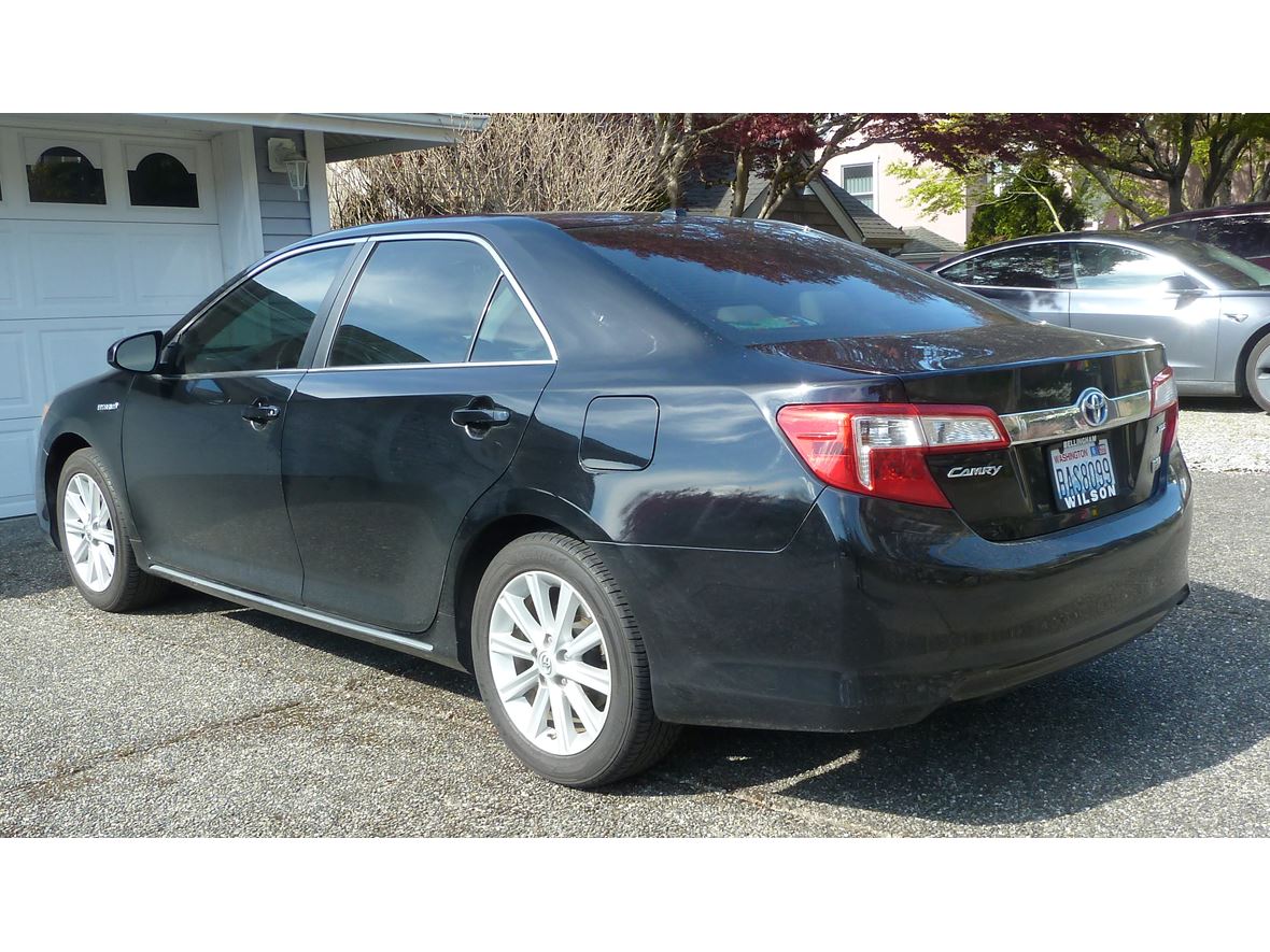 2013 Toyota Camry Hybrid for sale by owner in Bellingham