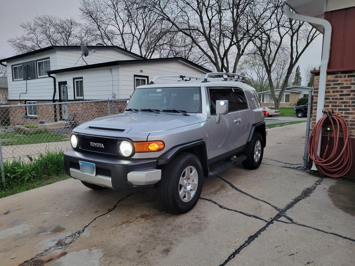 2007 Toyota Fj Cruiser for sale by owner in Waukegan