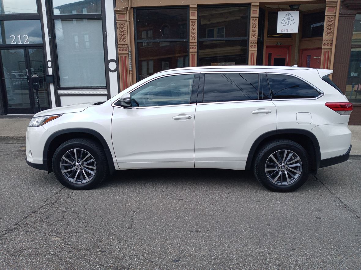 2017 Toyota Highlander for sale by owner in Covington