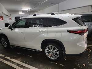 White 2021 Toyota Highlander