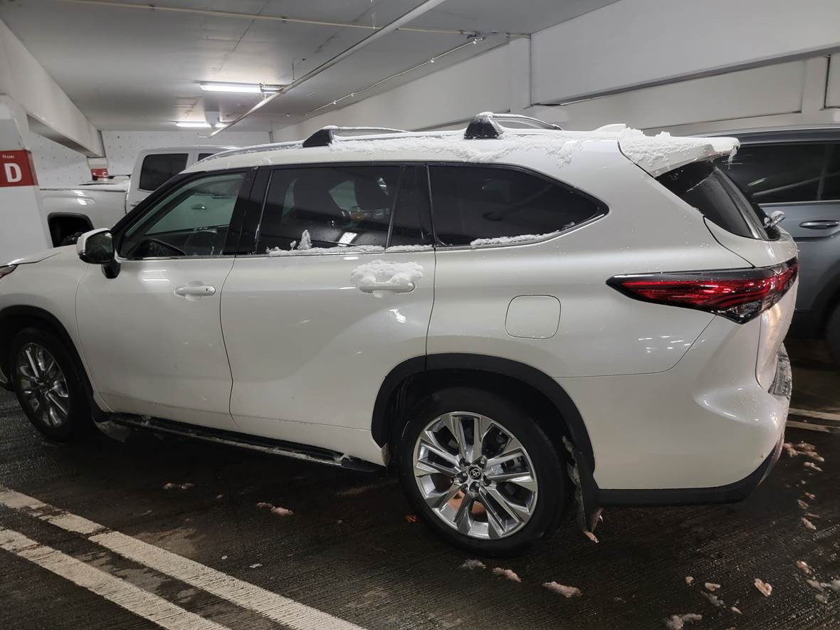 2021 Toyota Highlander for sale by owner in Seattle