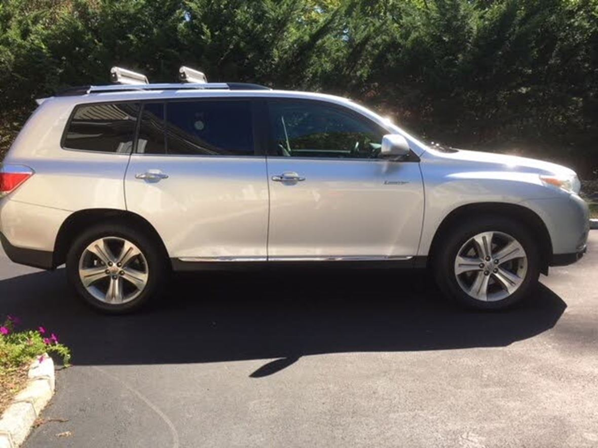 2013 Toyota Highlander Limited for sale by owner in Smithtown
