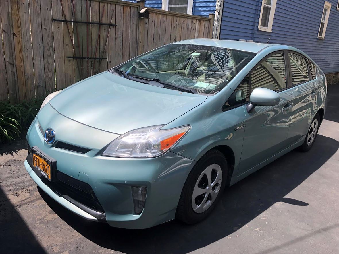 2013 Toyota Prius for sale by owner in Buffalo