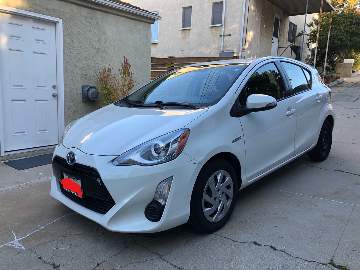2015 Toyota Prius C for sale by owner in Los Angeles
