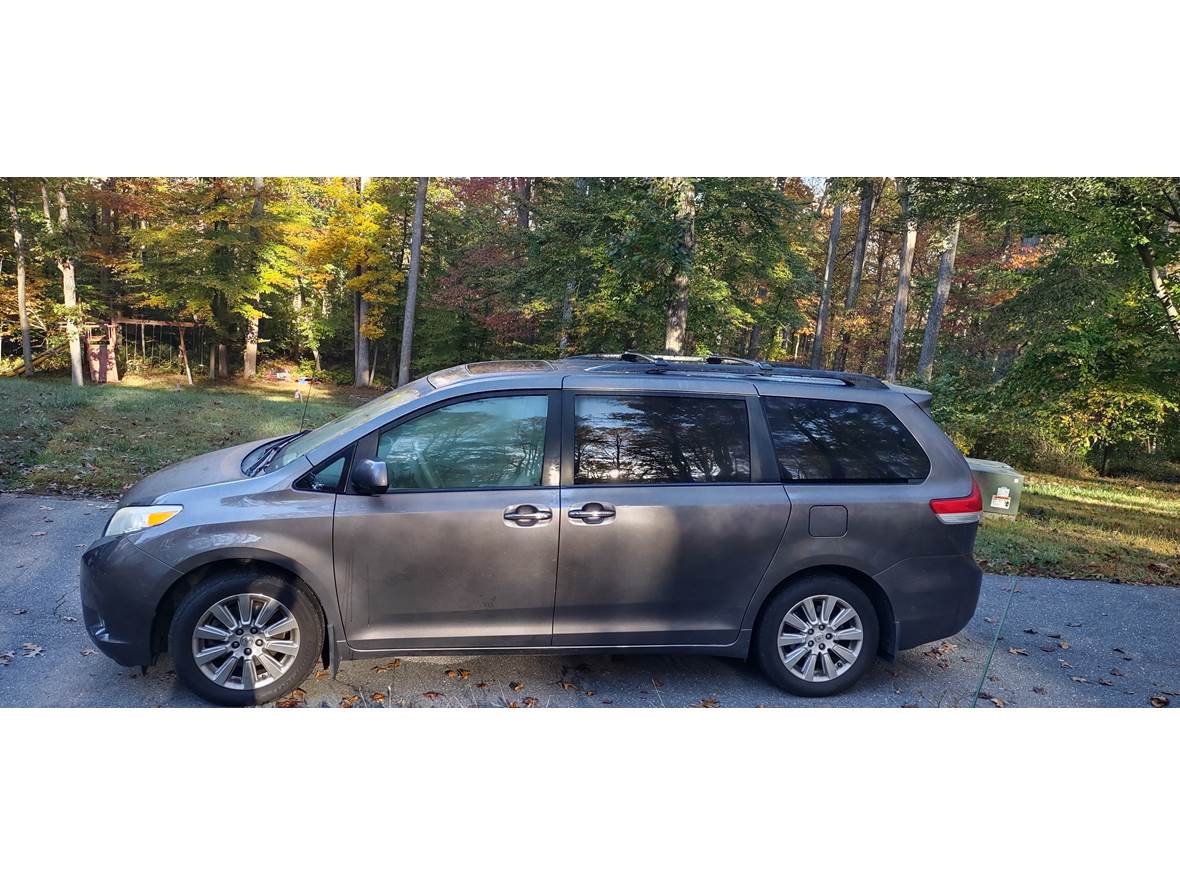 2014 Toyota Sienna for sale by owner in Silver Spring