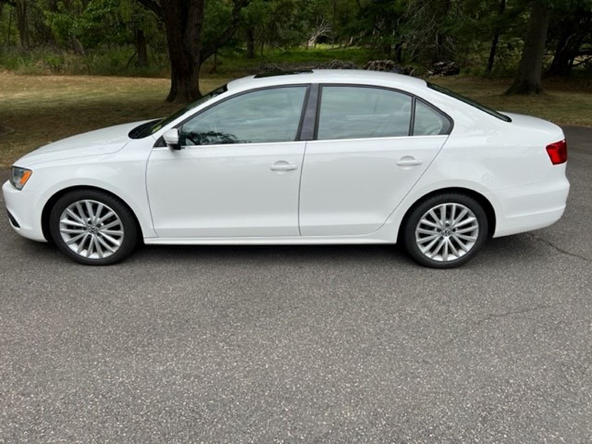 2011 Volkswagen Jetta - SEL with Sports Pkg for sale by owner in Whitehouse Station