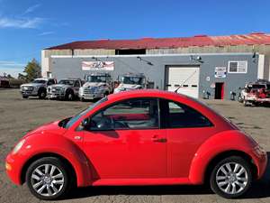 2000 Volkswagen New Beetle with Red Exterior