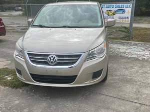 Gold 2009 Volkswagen Routan