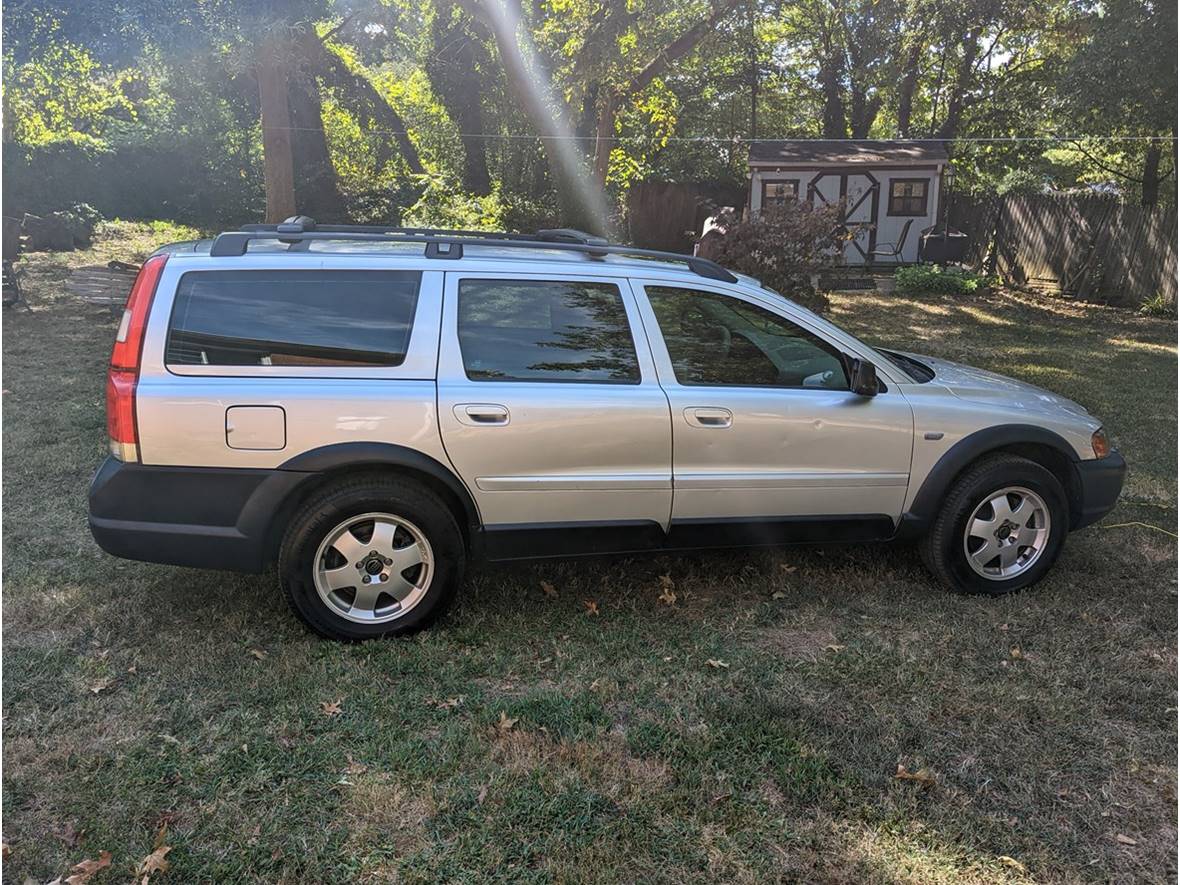 2001 Volvo V70 X/C for sale by owner in Alexandria