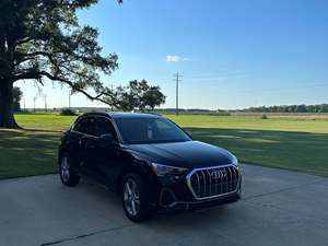 Black 2019 Audi Q3