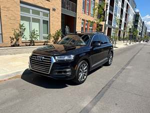 Black 2018 Audi Q7