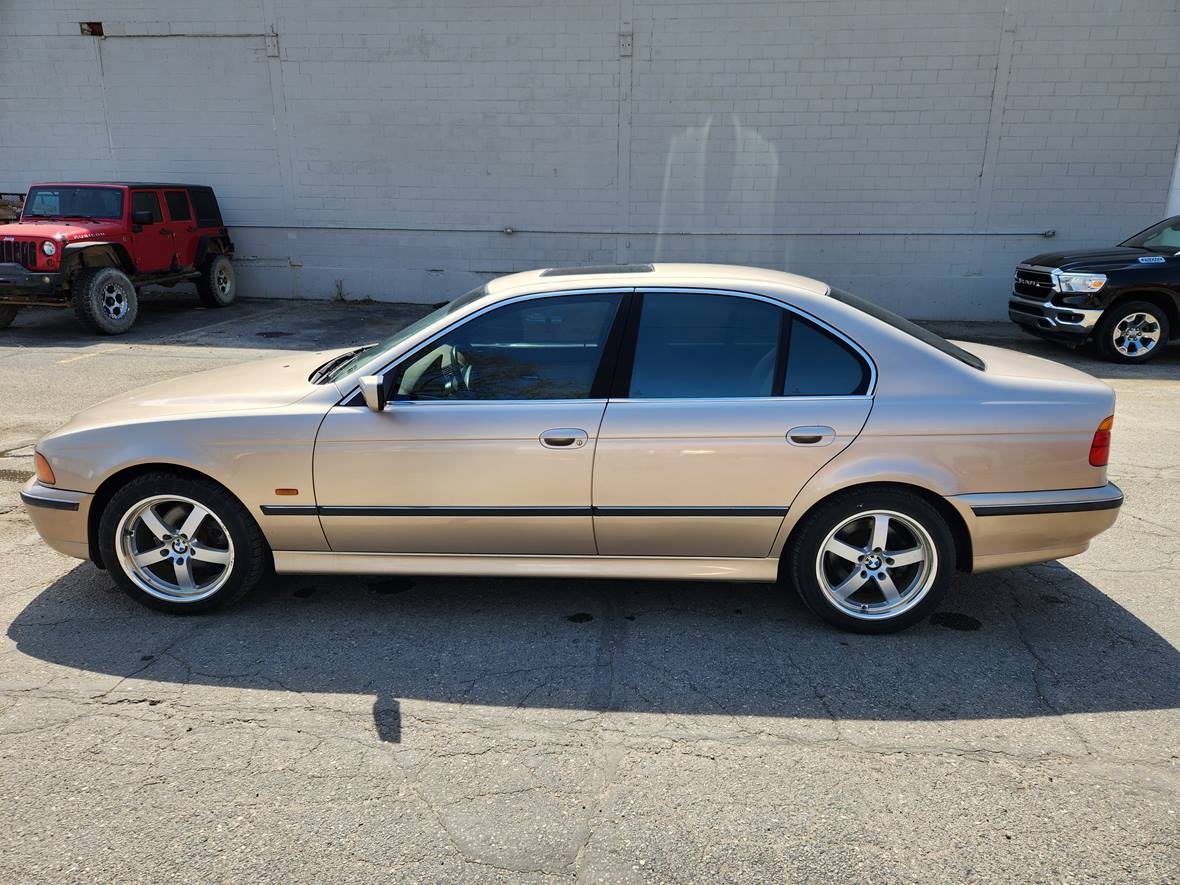 1998 BMW 528i for sale by owner in Ortonville