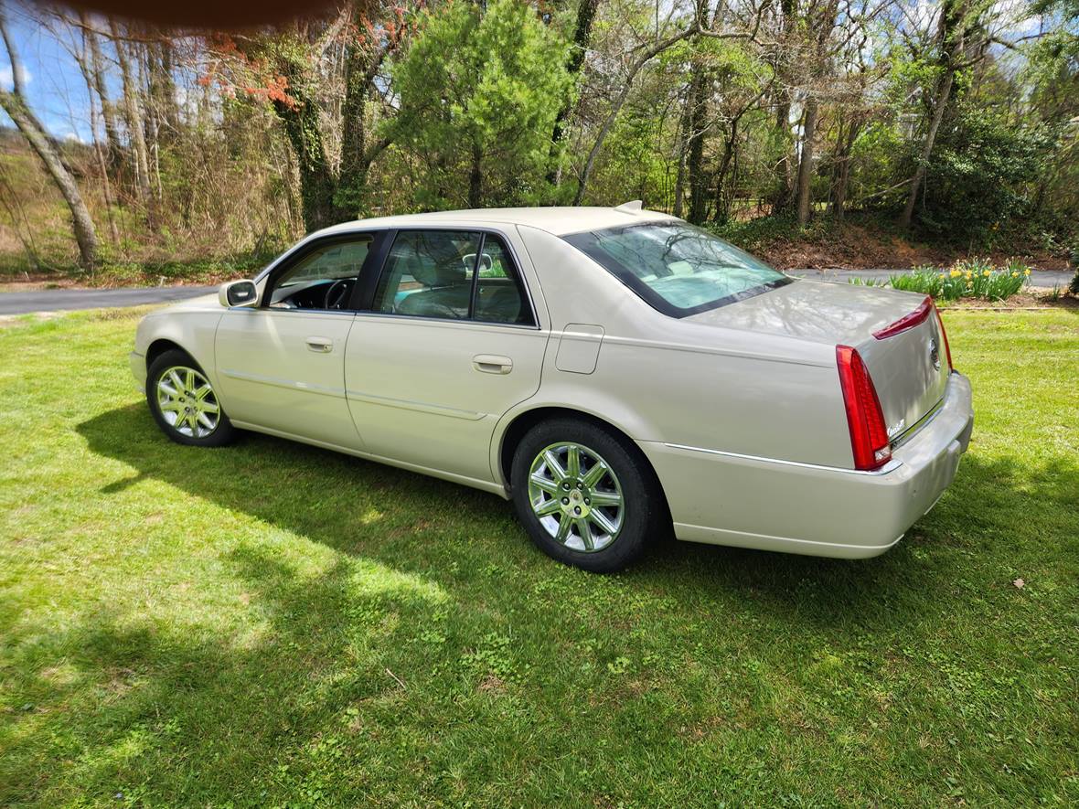 2010 Cadillac DTS for sale by owner in Hendersonville
