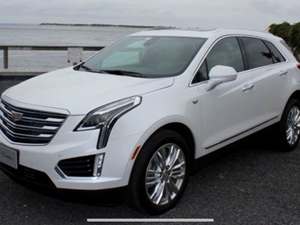 White 2017 Cadillac XT5 platinum 