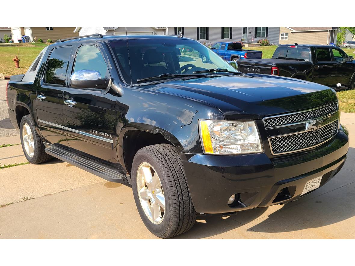 2009 Chevrolet Avalanche for sale by owner in Hortonville