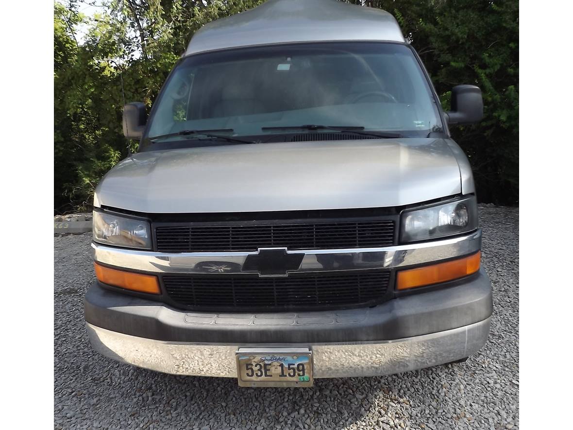 2004 Chevrolet Chevy Van for sale by owner in Smithville