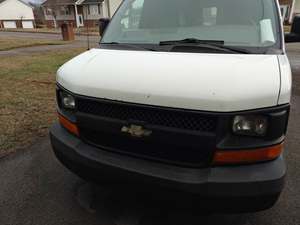 White 2005 Chevrolet Express Cargo