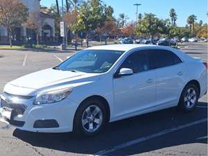 2016 Chevrolet Malibu with White Exterior