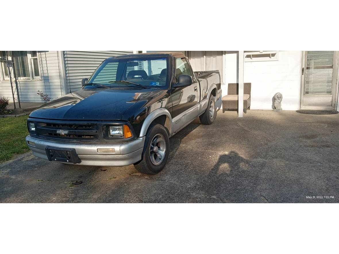 1994 Chevrolet S-10 for sale by owner in Parkersburg