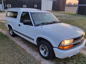 White 2001 Chevrolet S-10