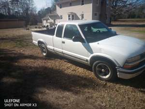 White 2002 Chevrolet S-10