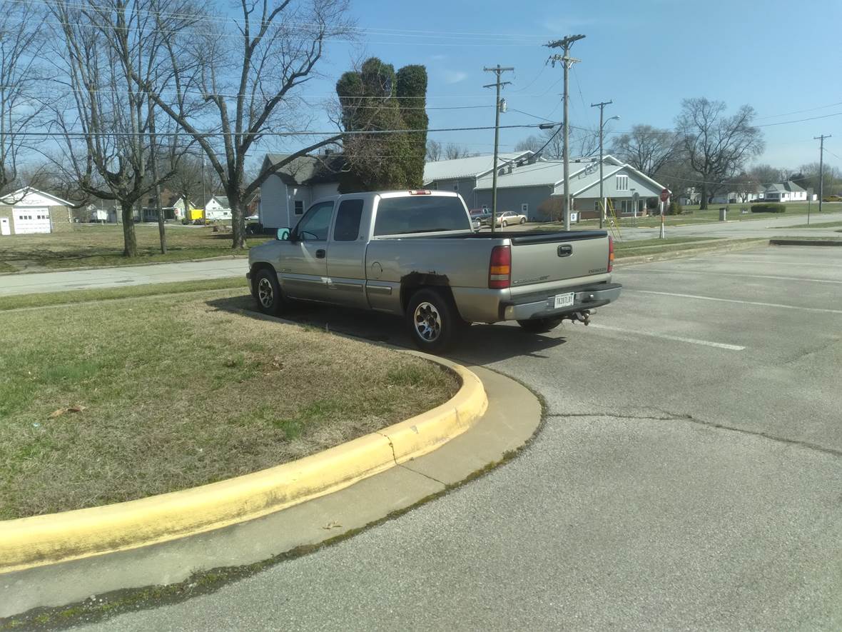 2000 Chevrolet Silverado for sale by owner in Vincennes
