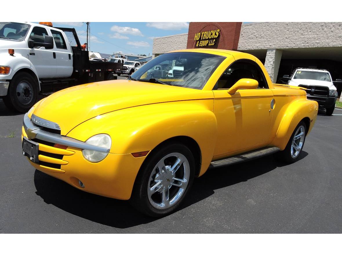 2004 Chevrolet SSR for sale by owner in Henderson