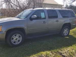 2009 Chevrolet Suburban with Gray Exterior