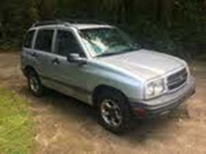 2000 Chevrolet Tracker with Silver Exterior