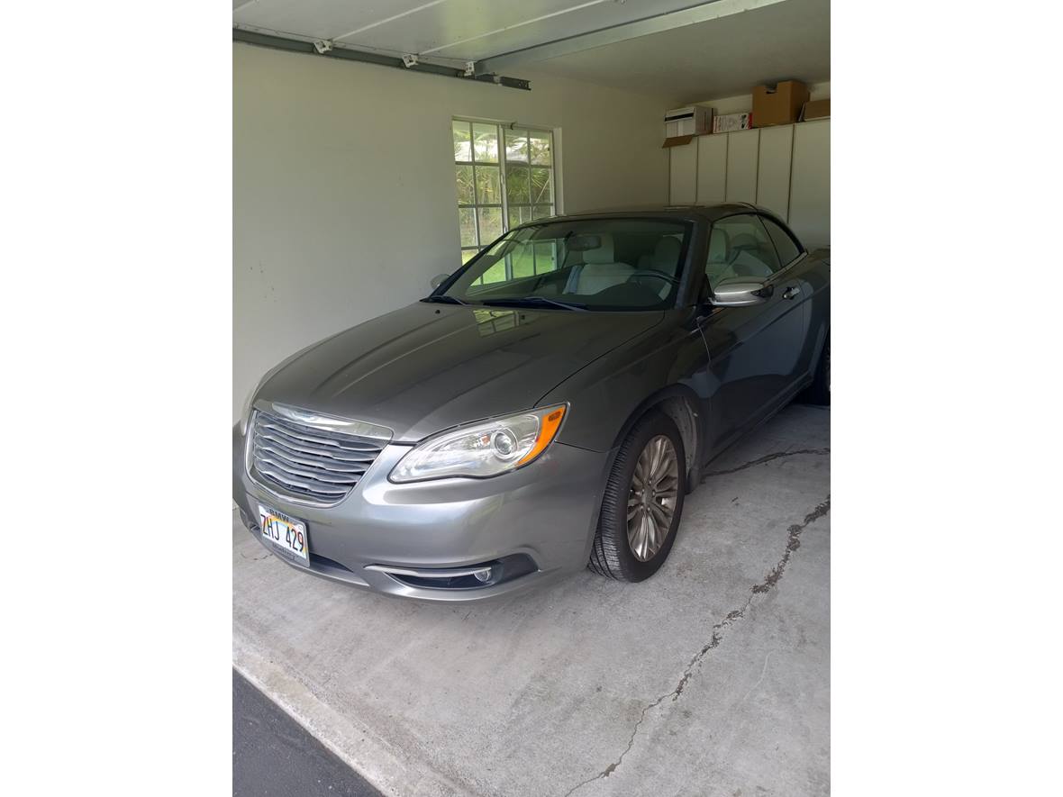 2013 Chrysler 200 for sale by owner in Hilo