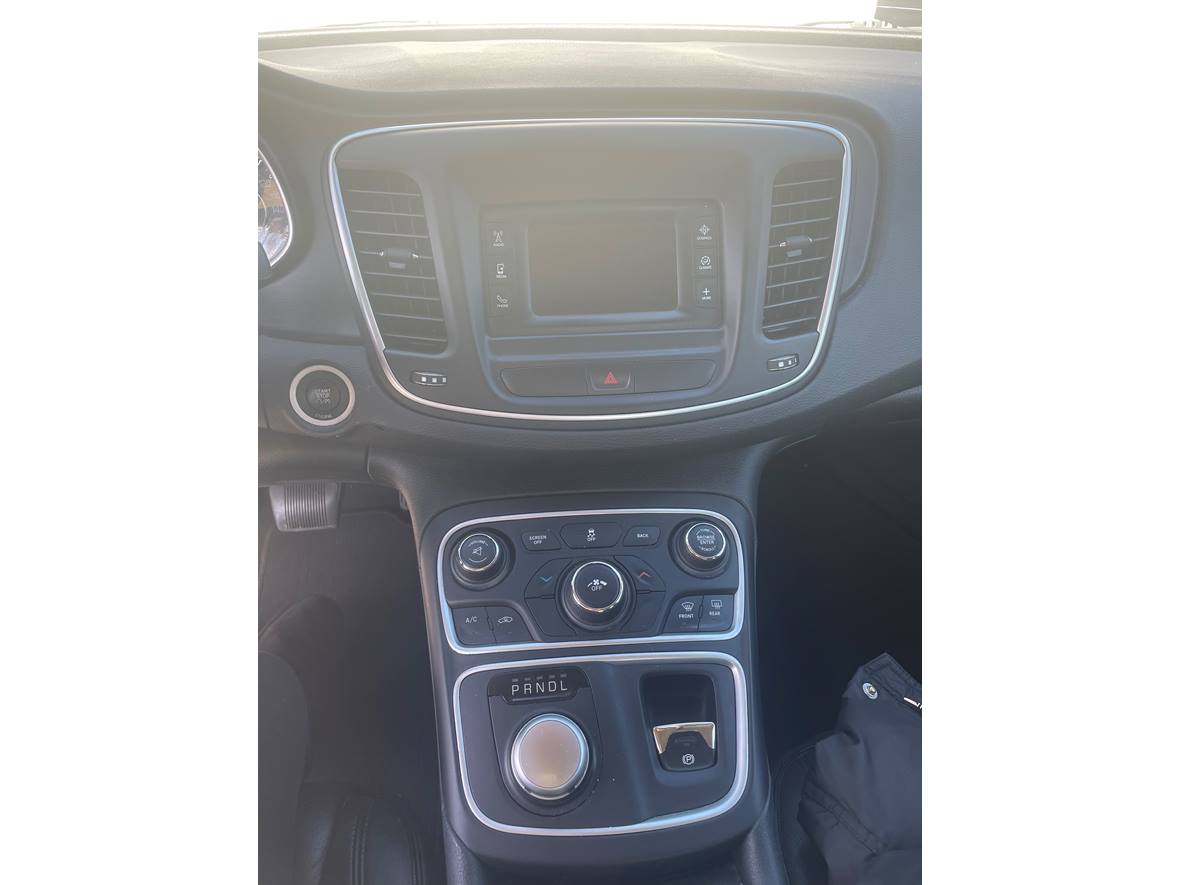 2015 Chrysler 200 for sale by owner in Westbury