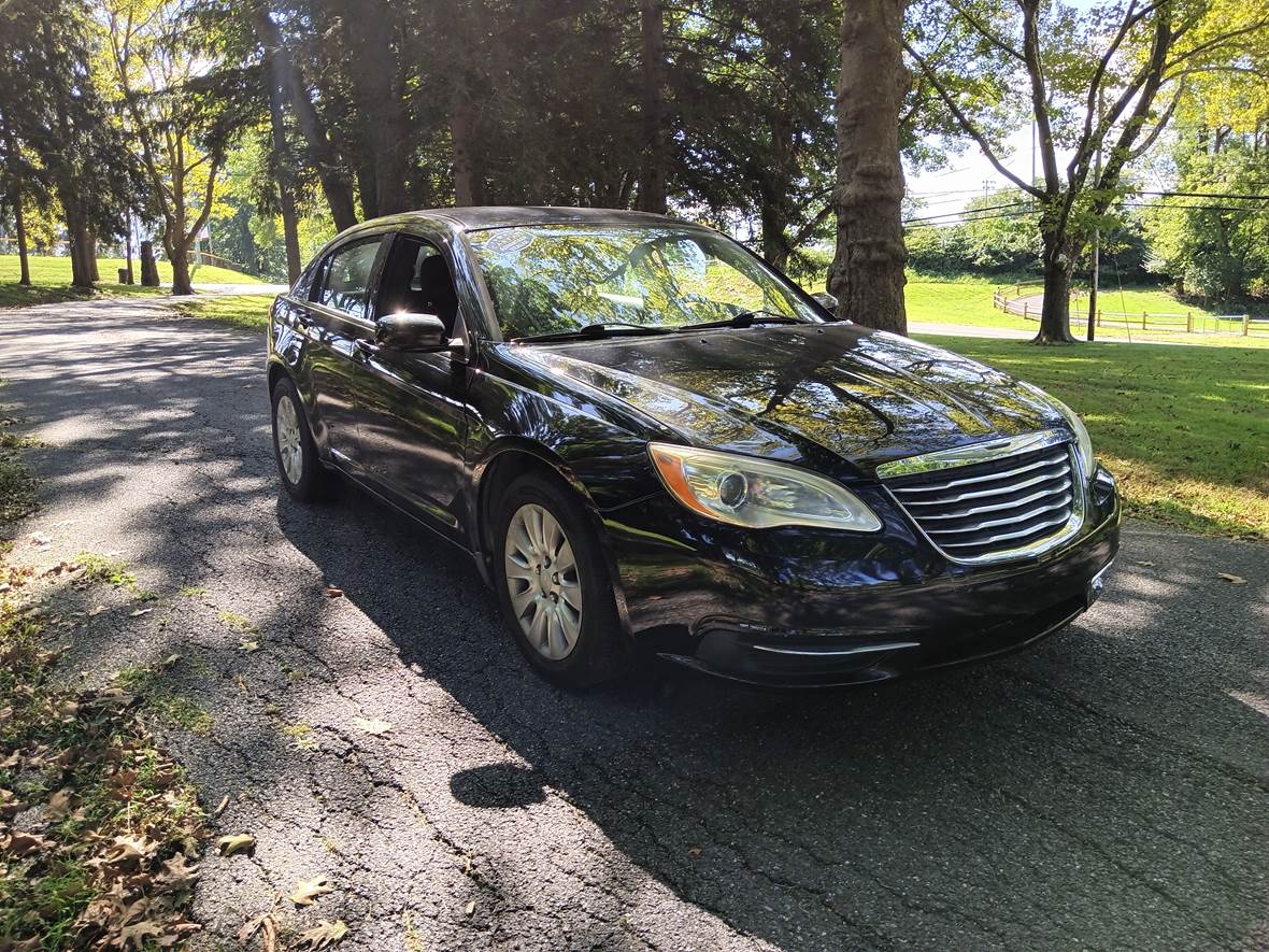 2013 Chrysler 200 LX for sale by owner in Easton