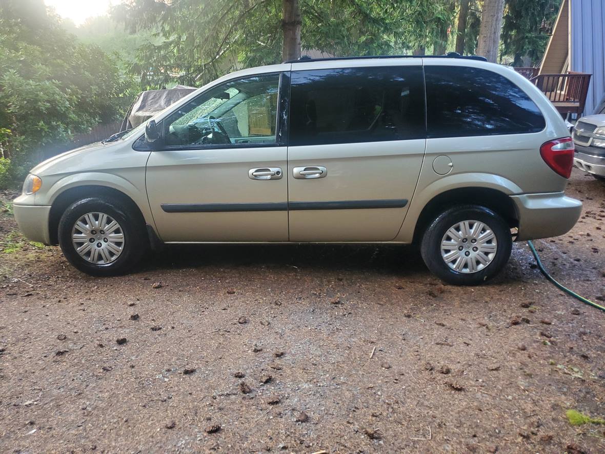 2007 Chrysler Town & Country for sale by owner in Snohomish