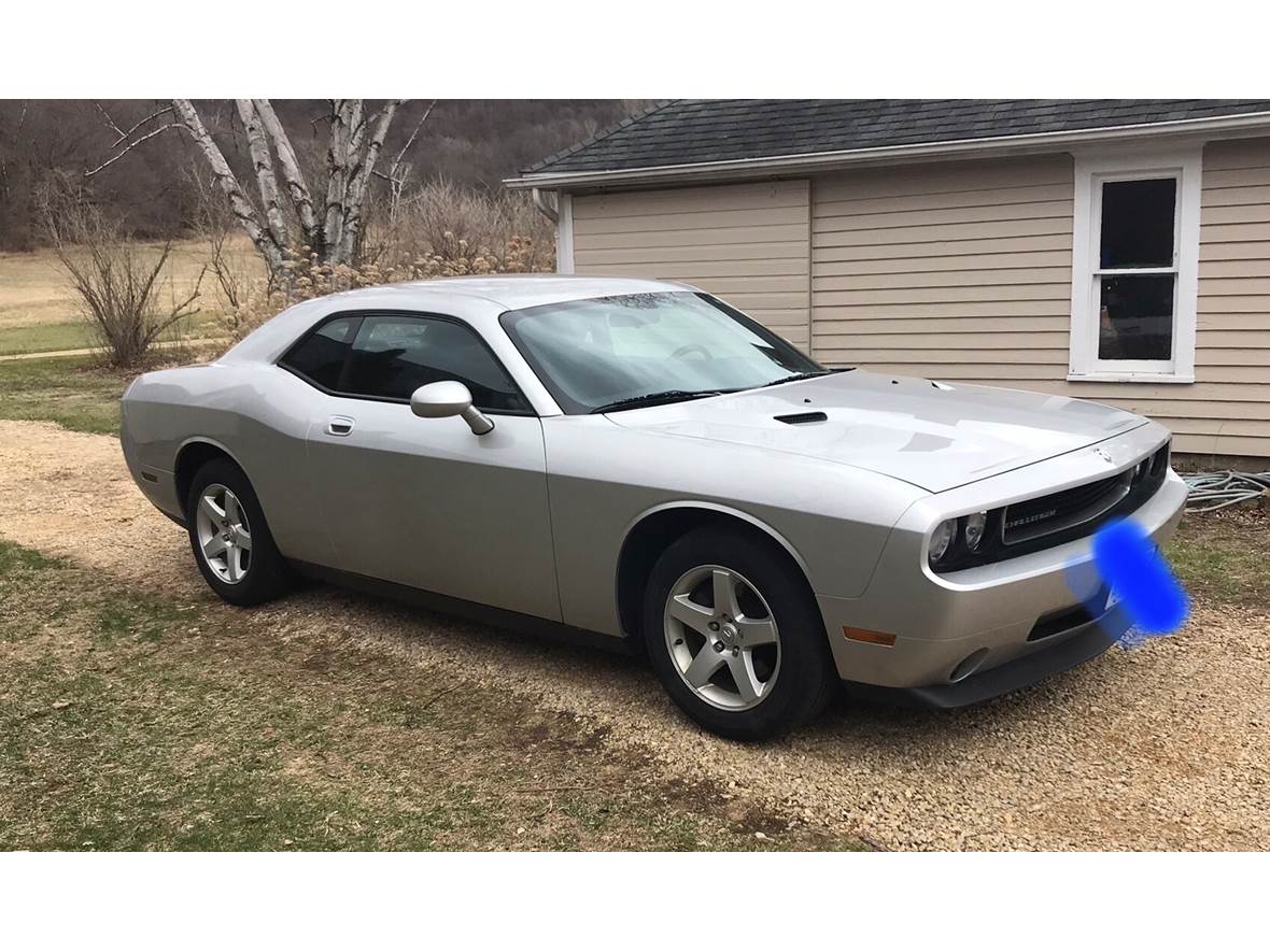 2010 Dodge Challenger for sale by owner in Dodge Center