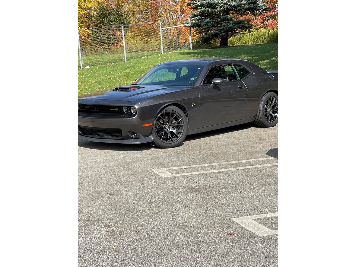 2015 Dodge Challenger for sale by owner in Mentor