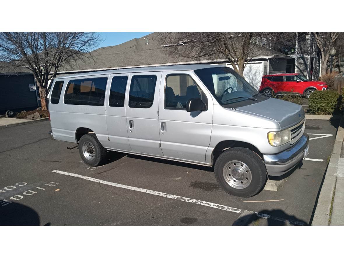 1995 Ford Clubwagon for sale by owner in Medford