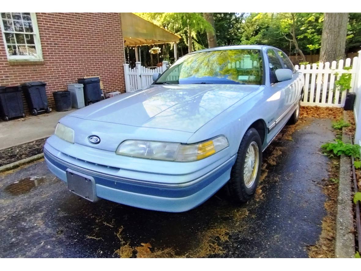 1992 Ford Crown Victoria LX for sale by owner in Rocky Point