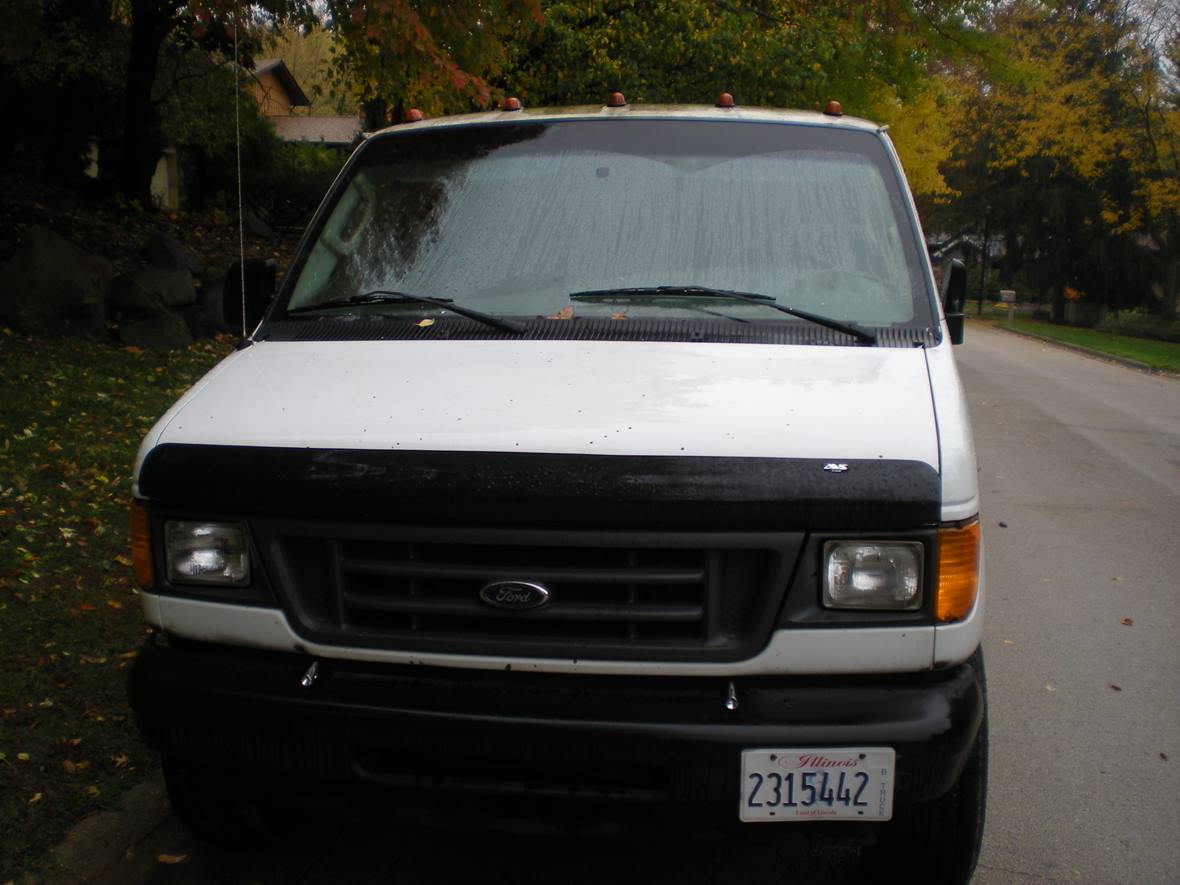 2004 Ford E-350 for sale by owner in Rockford