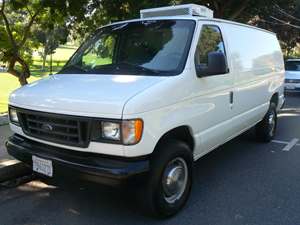 White 2003 Ford E-Series Van