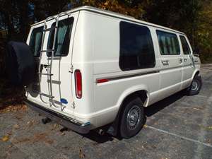 White 1990 Ford Econoline