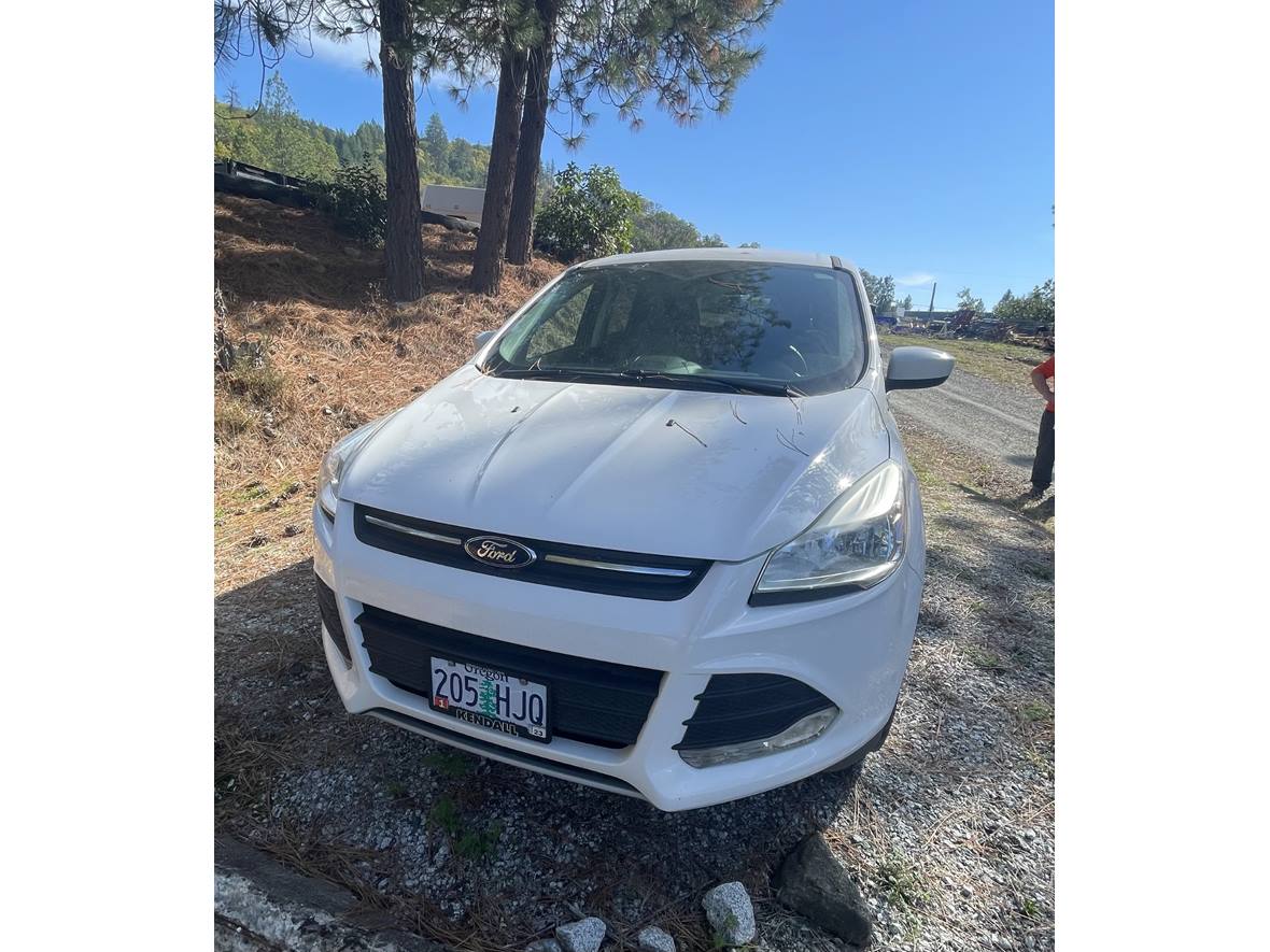 2015 Ford Escape for sale by owner in Grants Pass