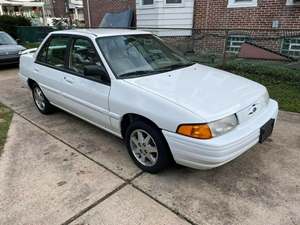 White 1995 Ford Escort