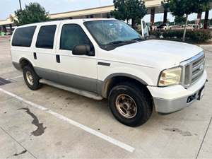 2004 Ford Excursion with White Exterior