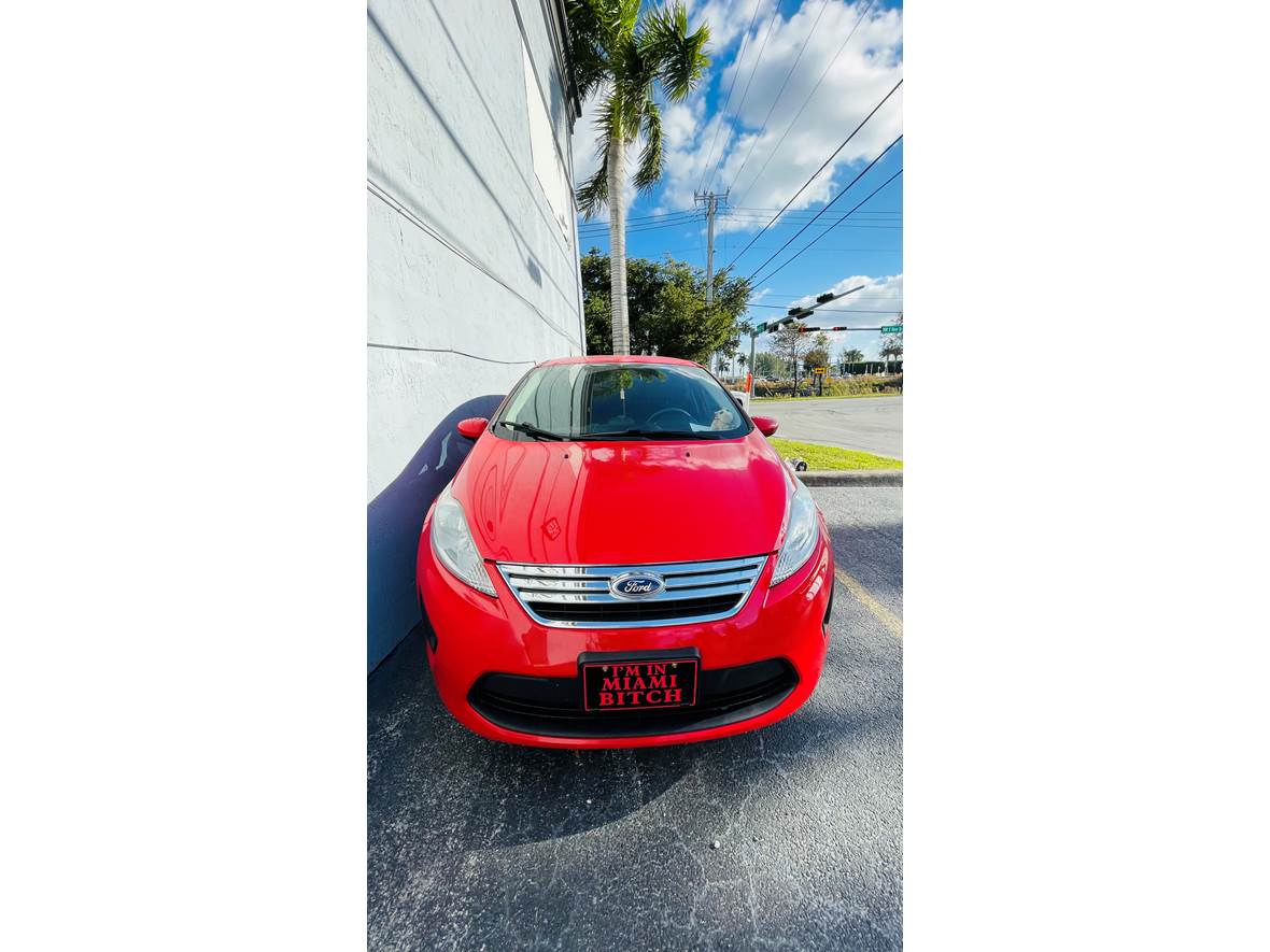 2013 Ford Fiesta for sale by owner in Hialeah