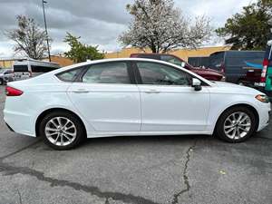 White 2019 Ford Fusion SE Sedan