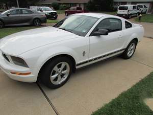 White 2008 Ford Mustang