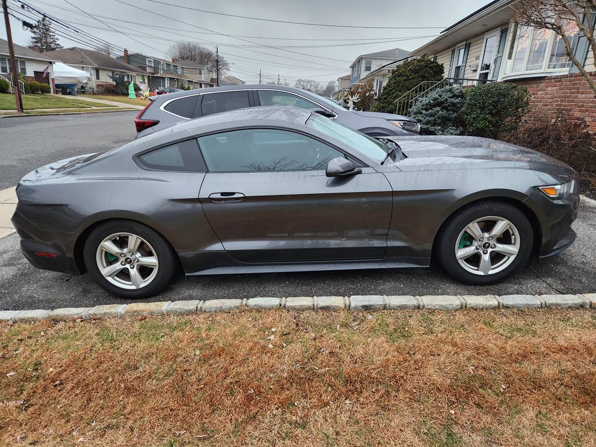2017 Ford Mustang for sale by owner in Lindenhurst