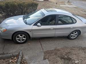 2001 Ford Taurus with Silver Exterior